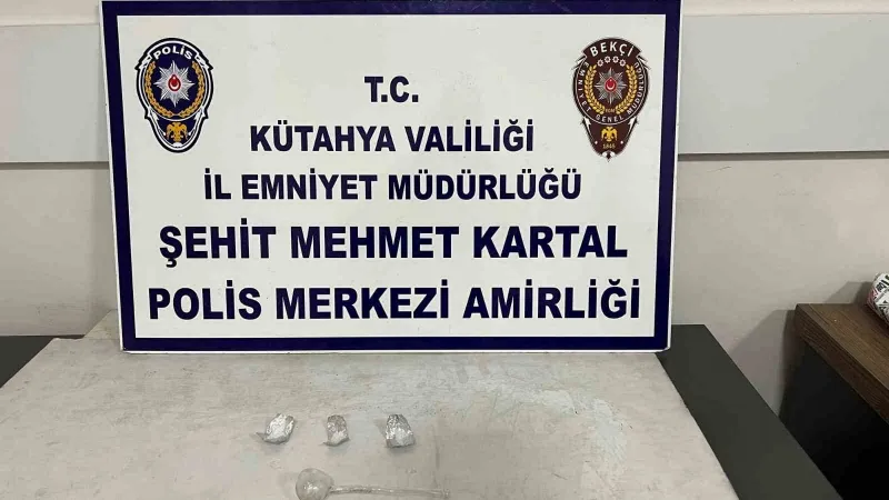 Kütahya’da yoklama kaçağı şahsın üzerinde uyuşturucu ele geçirildi