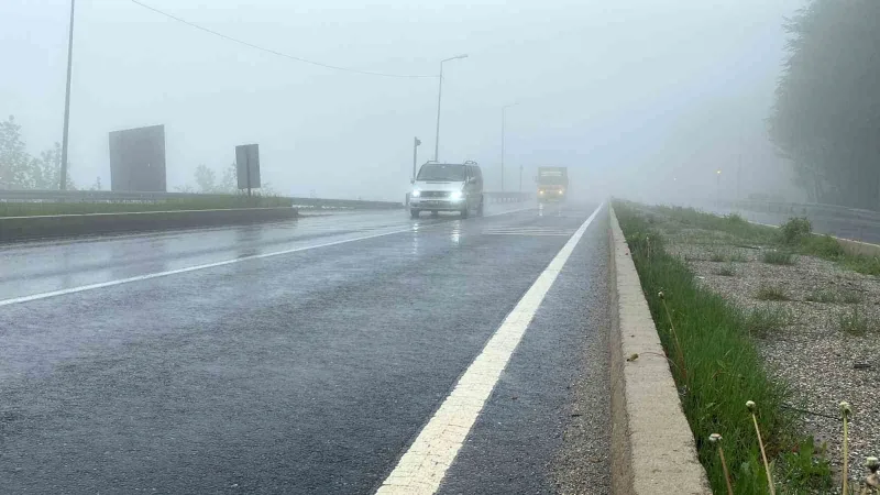 Bolu Dağı’nda sis ve yağış etkili oluyor