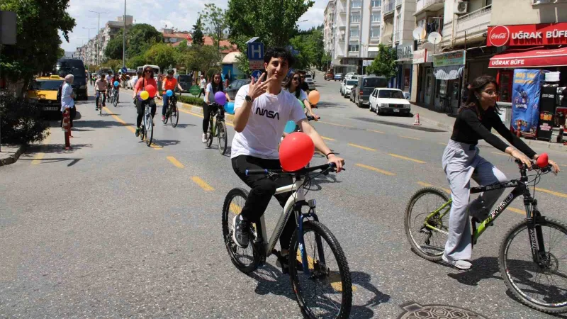 Pedallar, 19 Mayıs için çevrildi