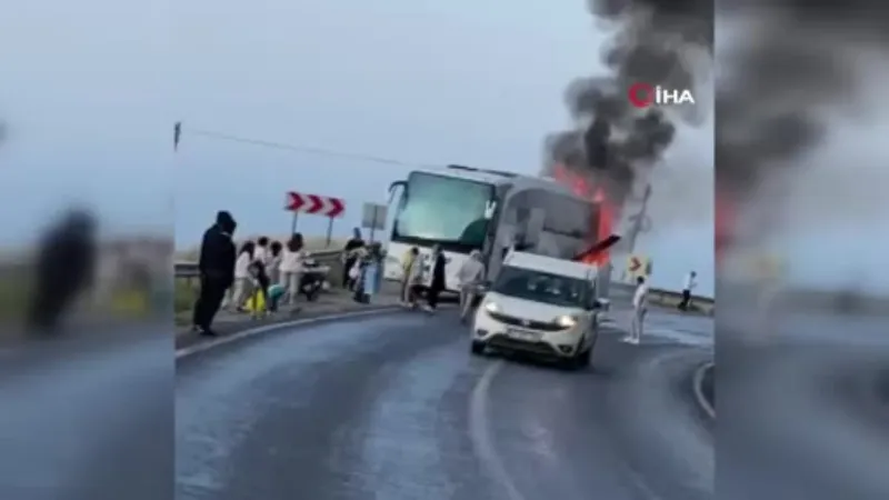 22 yolcusu bulunan otobüs alev alev yandı