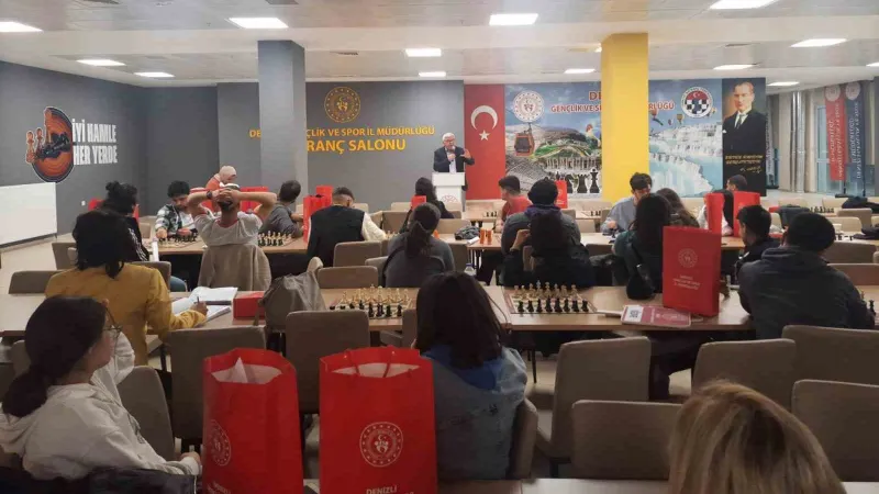 Usta satranççılar hamlelerini şampiyonluk için yapıyor