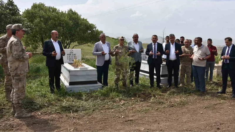 Jandarma Genel Komutanı Orgeneral Arif Çetin, Siirt’te şehitlik ziyaretinde bulundu