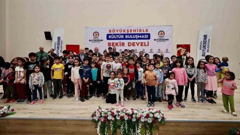 Denizli Büyükşehir afetzedelere moral oluyor