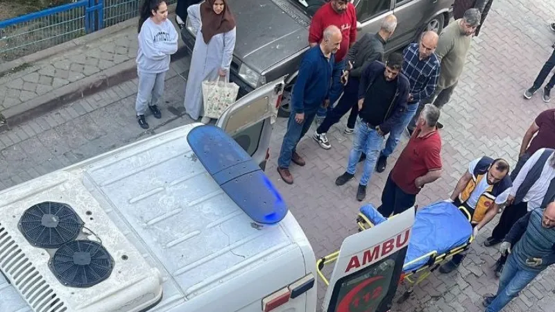 Otomobilden husumetli oldukları esnafa kurşun yağdırdılar