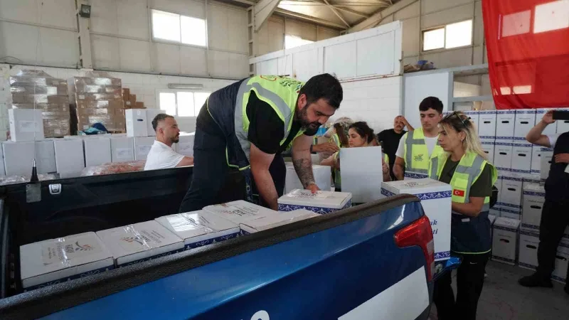 Hatay’ın 15 ilçesine gıda ve hijyen kolisi