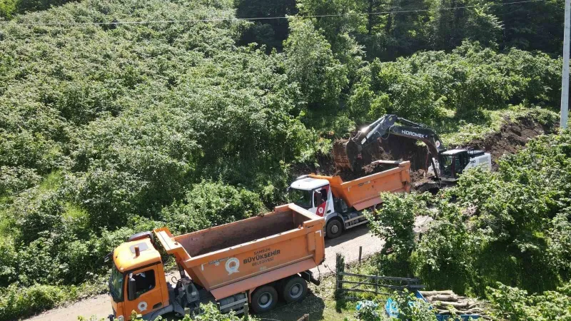 Heyelandan kapanan yollar açılıyor