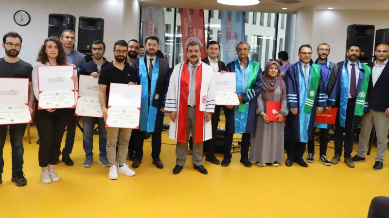 SBTÜ’de yılsonu şenliği ve mezuniyet töreni düzenlendi
