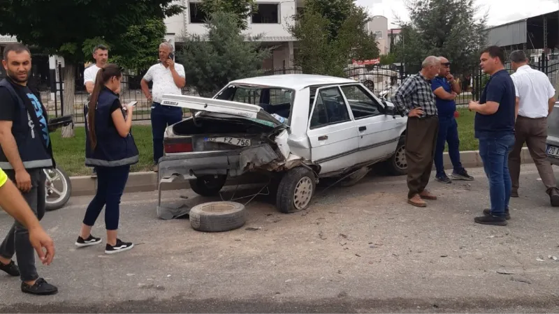 Zincirleme trafik kazasında 4 kişi yaralandı