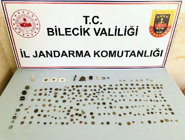 Bilecik'te 262 sikke ele geçirildi; 4 gözaltı