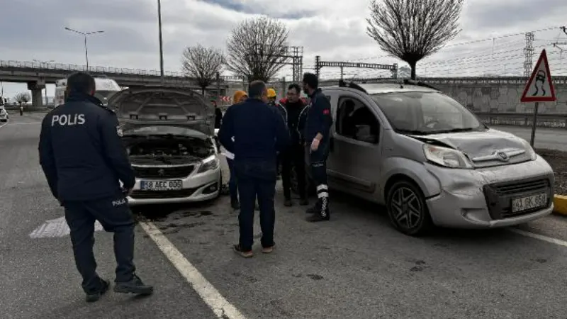 Sivas'ta zincirleme kaza; depremzede aileden 6 kişi yaralı 