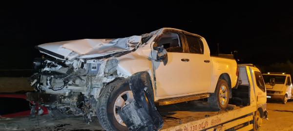 Virajlı yolda bariyerlere çarpan kamyonetin sürücüsü hayatını kaybetti