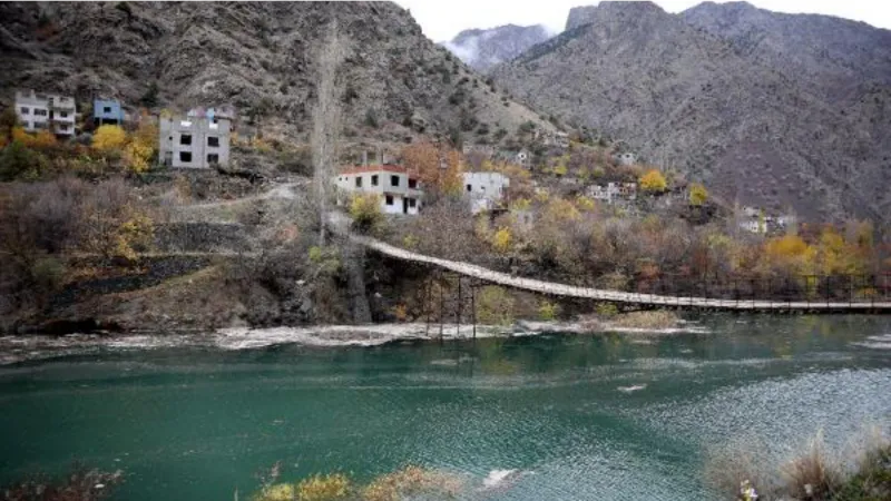 Baraj sularının yaklaştığı Yusufeli'de 'göç' hızlandı