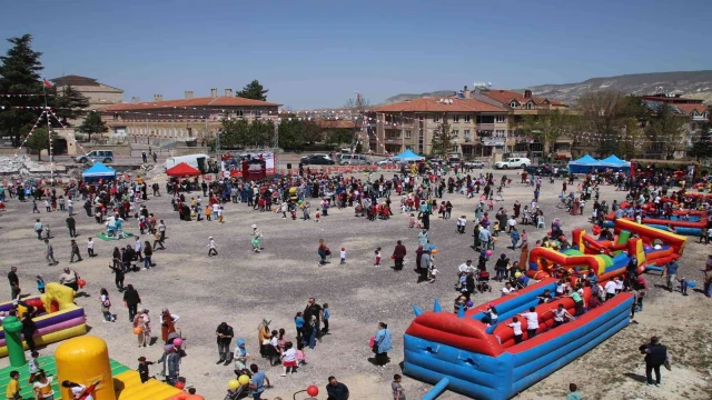 23 Nisan kutlamaları şenlik havasında geçti