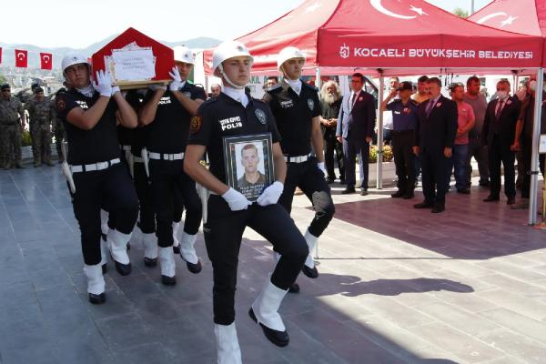 Trafik kazasında ölen polis memuru, Kocaeli'de toprağa verildi