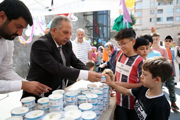 Kur'an kursu öğrencilerine dondurma ikramı