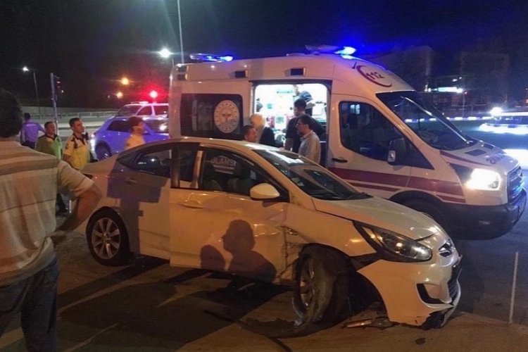 Adıyaman'da otomobiller kavşakta çarpıştı: 1 yaralı