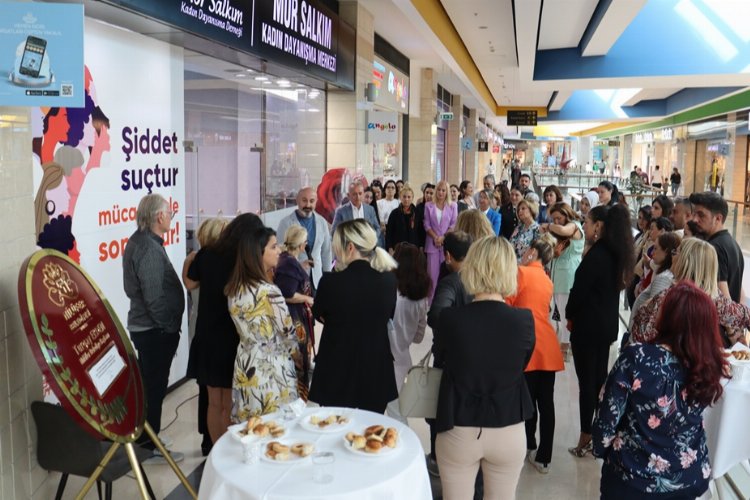 Bursa'da AVM'den kadın dayanışmasına destek