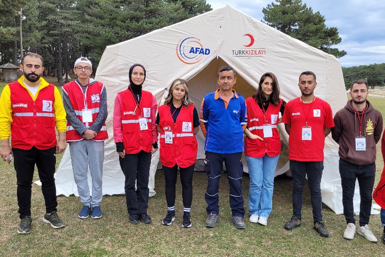 Bursa'da 'Genç Kızılay'cılar afete hazır