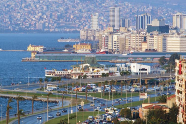 İzmir'de su krizi! Kente su sağlayan ana isale hattı patladı