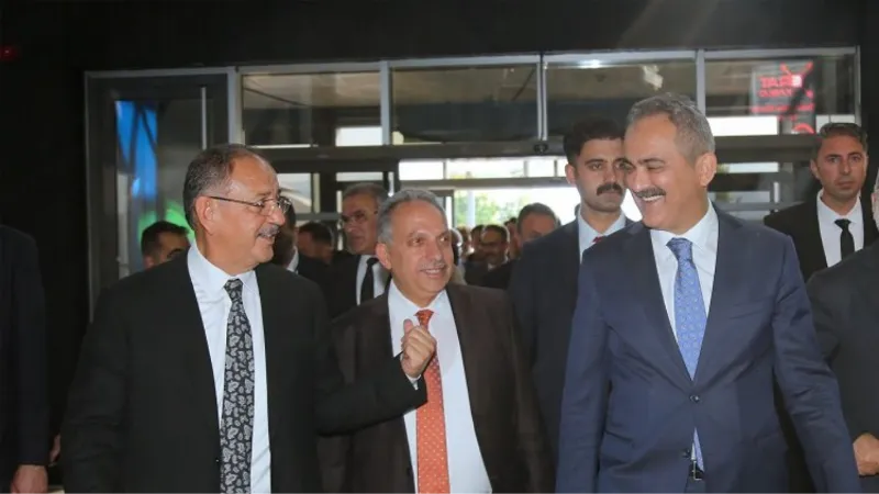 Mustafa Yalçın'dan Bakan Özer 'eğitim' sunumu