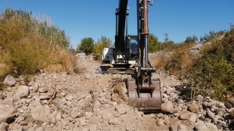 Manisa'da Kale Mahallesi'nde dere temizliği