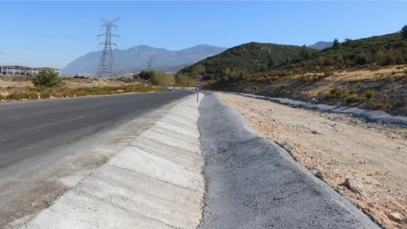 Manisa'da beton hendek uygulaması sürüyor