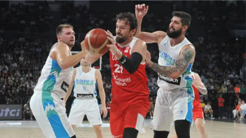 Milli basketbolcu Sertaç Şanlı'dan depremzedeler için yardım çağrısı