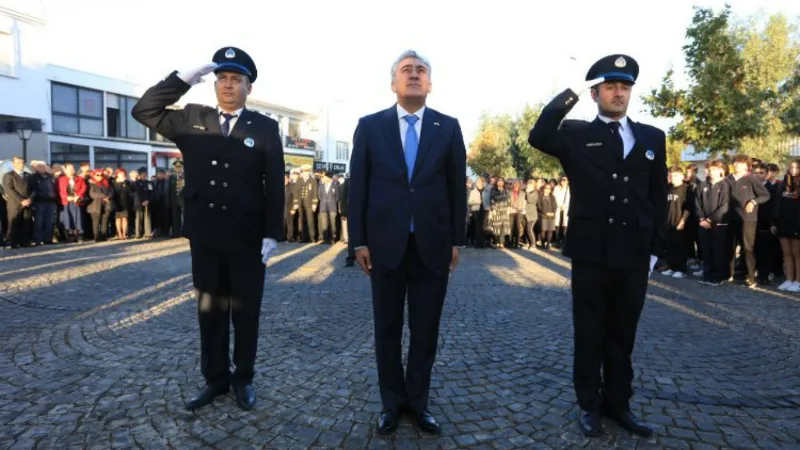 İzmir Güzelbahçe Ata'sını andı