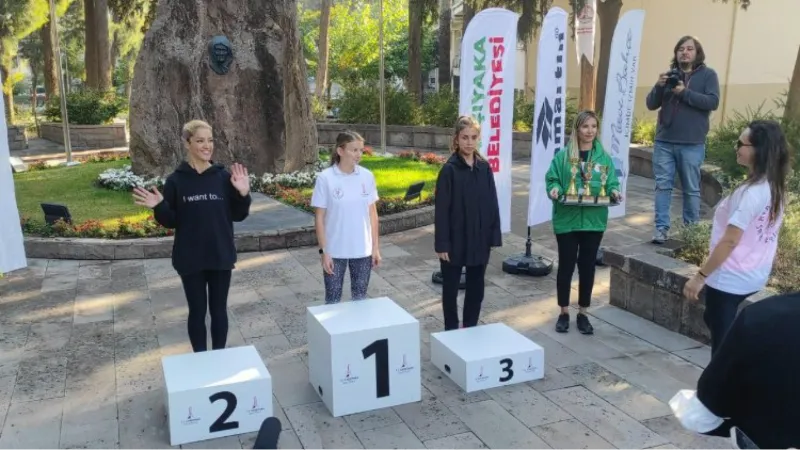 Manisalı atlet İzmir'de 'Ata'dan Ana'ya saygı koşusunda ikinci oldu