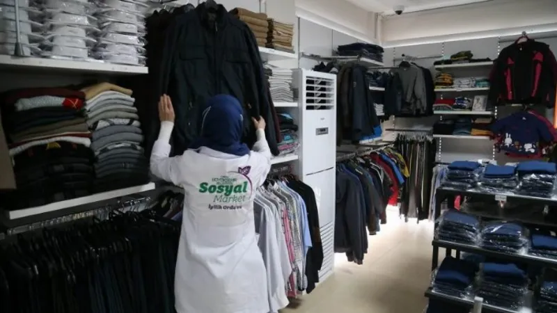 Sosyal Market hayırseverler ile yüzleri güldürüyor