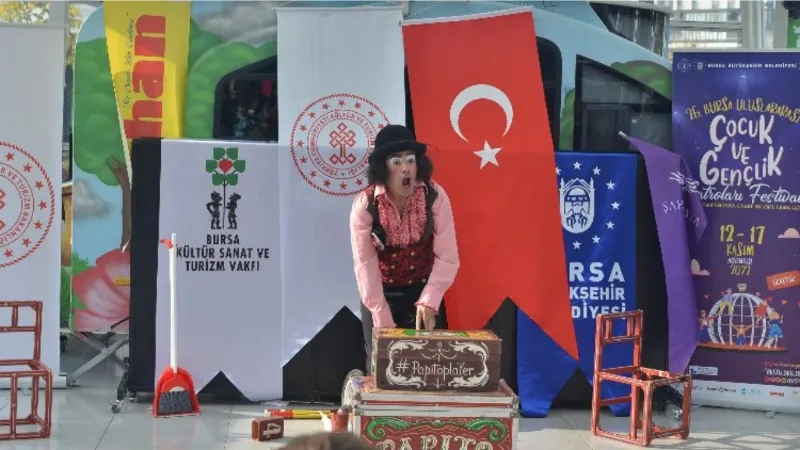 Bursa'nın her köşesinde tiyatro