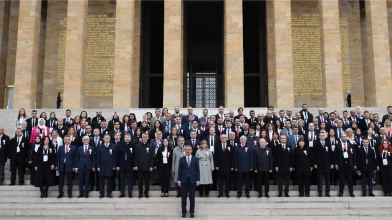 Bakan Özer öğretmenlerle Anıtkabir'de