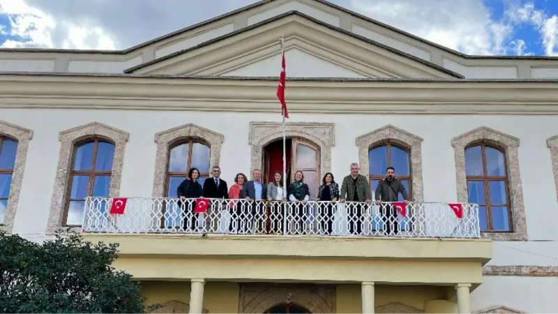 Darüşşafakalı öğretmenlerden Bursa'da tarihe yolculuk