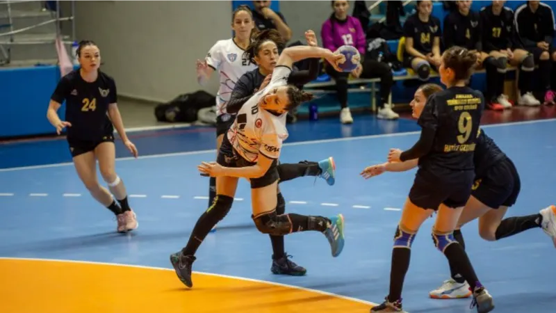 Hentbol Kadınlar Süper'de ilk devre sona erdi
