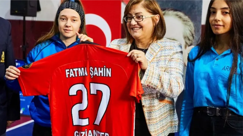 Gaziantep'ten lise öğrencilere 'eşforman'