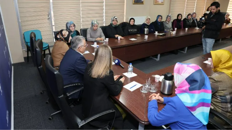 AK Parti Kayseri Kadın Kolları Büyükkkılıç ailesiyle buluştu