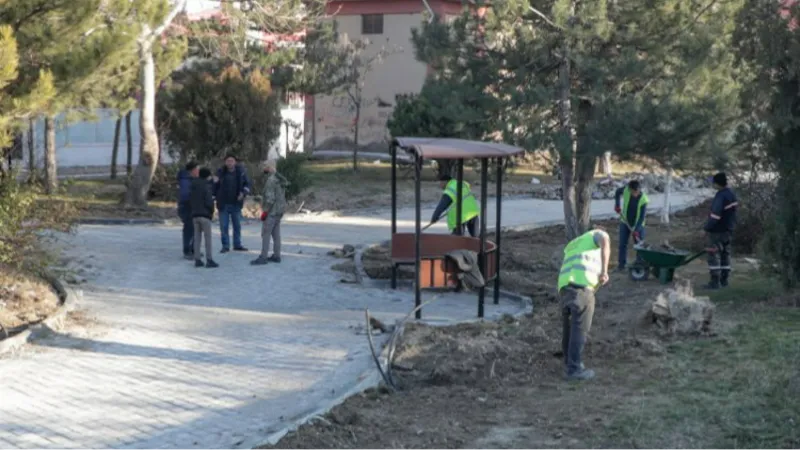 Kütahya'da İsmail Hakkı Uzunçarşılı Parkı'na peyzaj