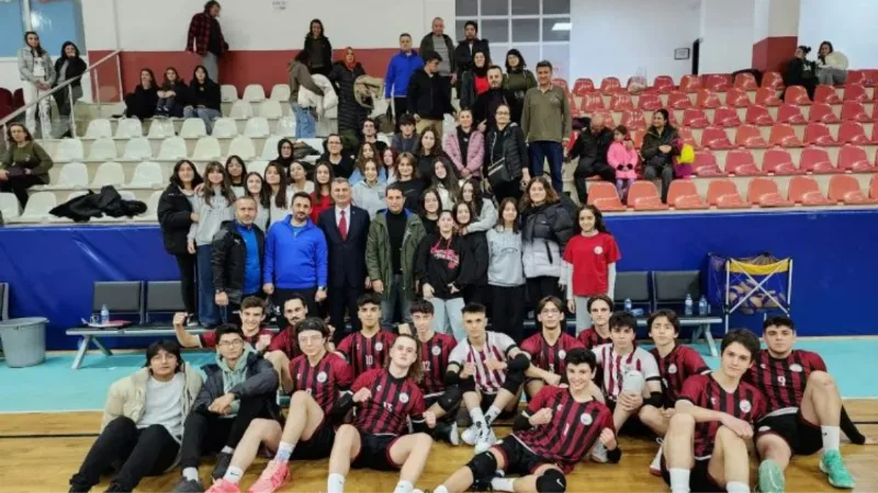 Gölcük'ün yeni voleybol takımından ilk maçta galibiyet