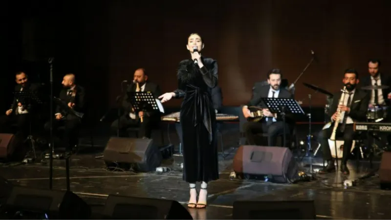 Elif Buse Doğan'la Bursa'da müzik dolu gece