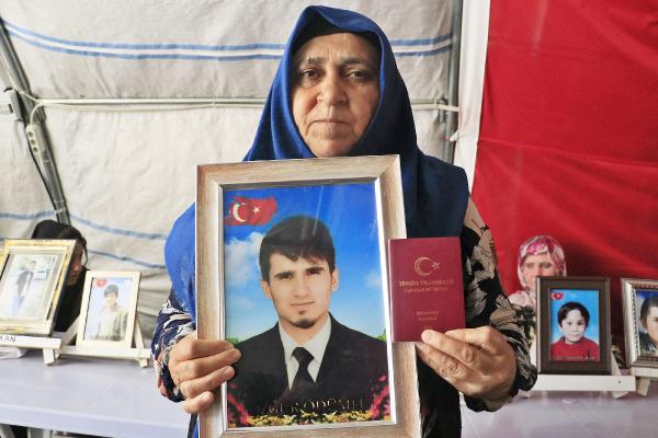Evlat nöbetindeki anne: Oğlum HDP binası önünde seni bekliyorum