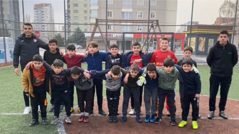 Kayseri Melikgazi'de futbol kursuna büyük ilgi