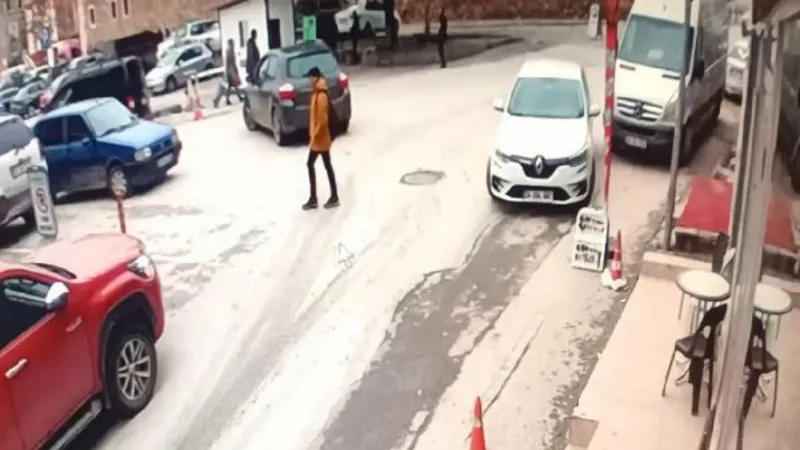 Edirne'de sokak ortasında silahlı çatışma; o anlar kamerada