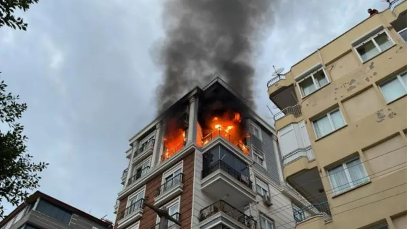 Antalya'da evde çıkan yangında 2 ölü, 1 gözaltı