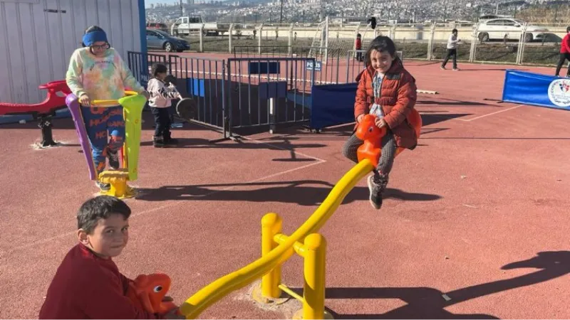 Kayseri Melikgazi'den deprem bölgesine çocuk parkı