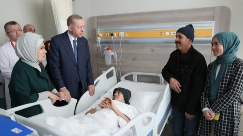 Cumhurbaşkanı Erdoğan, Etlik'te tedavi görenleri ziyaret etti