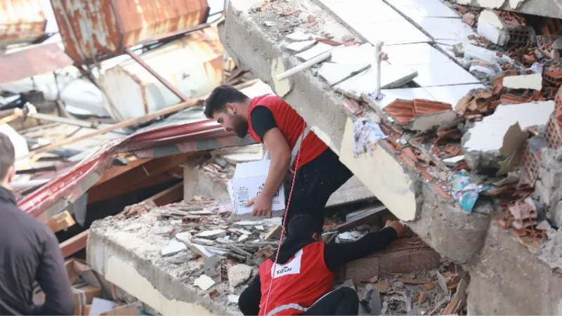 Kızılaycılar da depremden doğrudan etkilendi