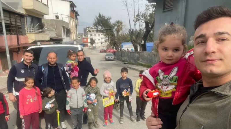 Gölcük afet bölgesinde seferberliği sürdürüyor