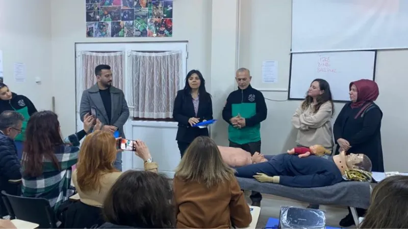 İzmit'te İYİ Partili üyelere GESOTİM'den deprem eğitimi