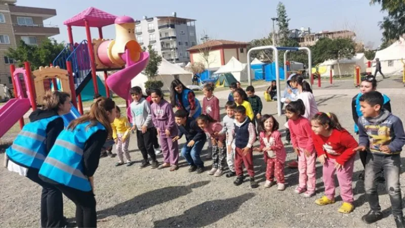 Denizli İskenderunlu çocuklara moral oluyor