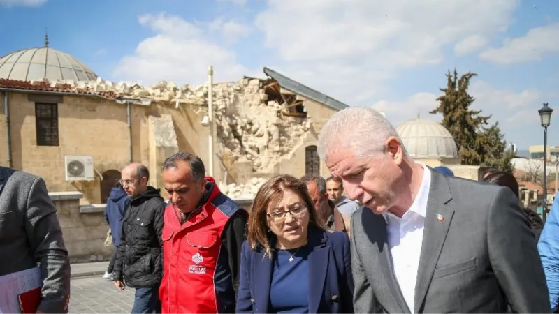 Gaziantep'in zarar gören tarihi yapılarına yakın mercek